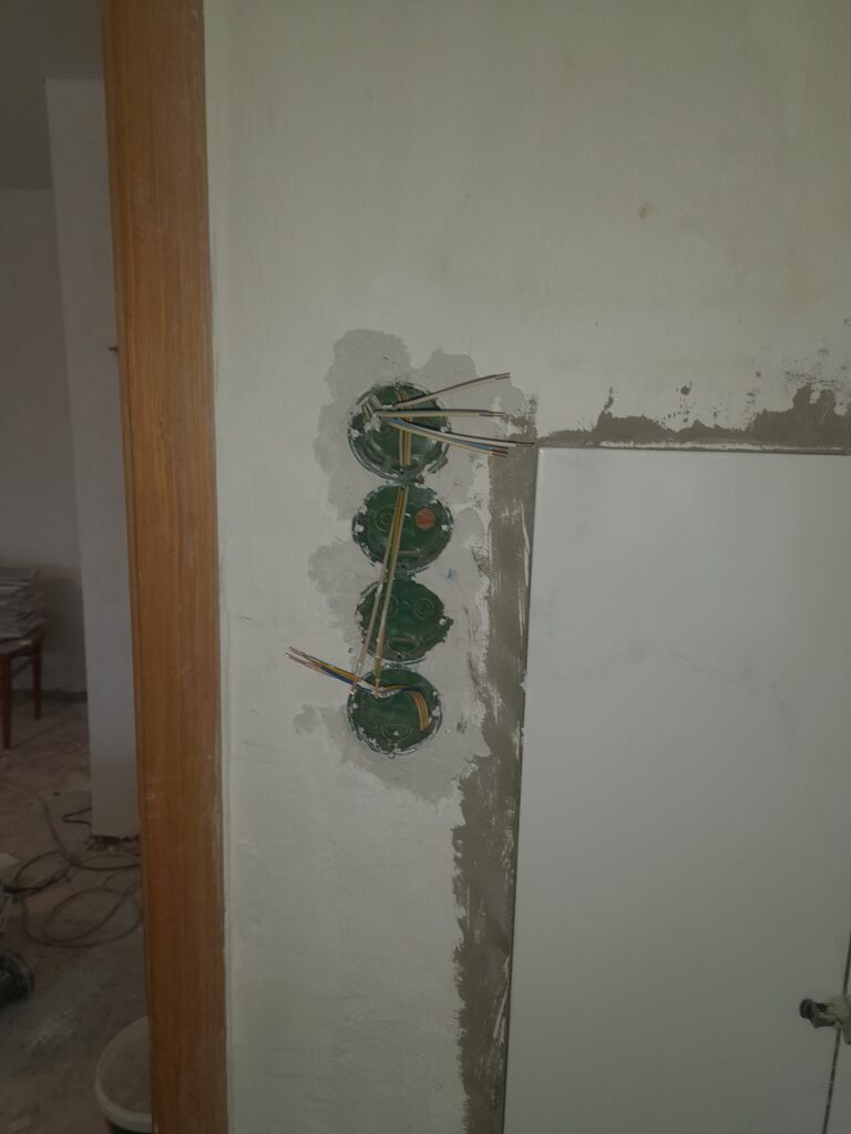 Монтаж подрозетников