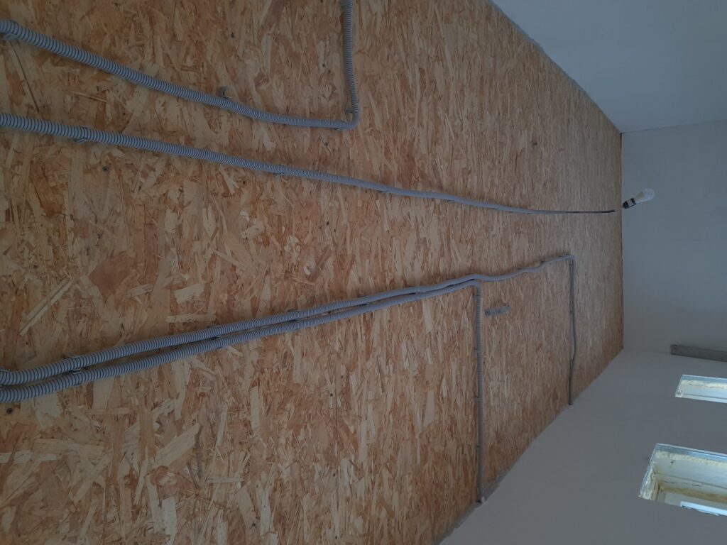 Провод по потлку