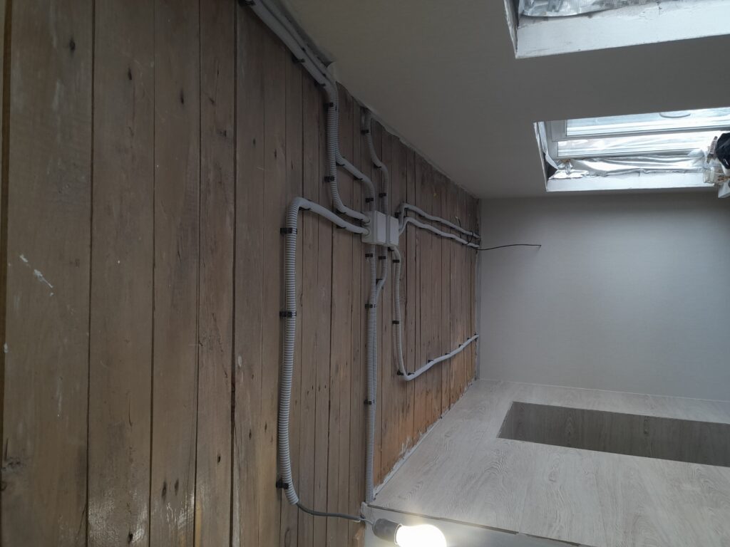 Проводка по потлку